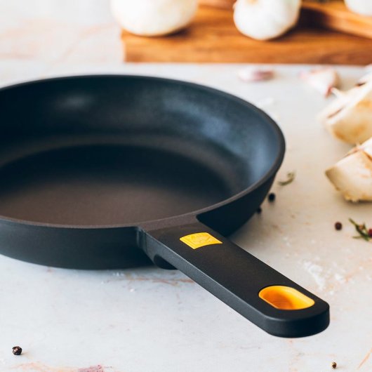 Frigideira antiaderente de indução completa BRA Daily Pro de 30 cm em alumínio fundido com teflon