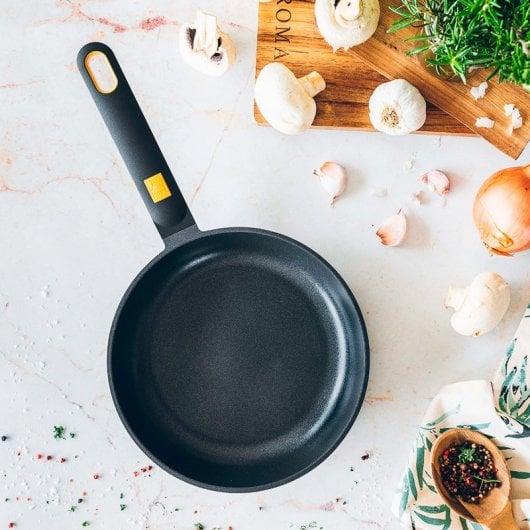Frigideira antiaderente de indução completa BRA Daily Pro de 30 cm em alumínio fundido com teflon