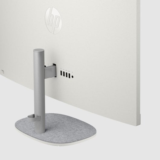 PC desktop HP All-in-One 27″ Ryzen 5 7520U 16 GB 512 GB SSD senza scheda grafica dedicata, bianco