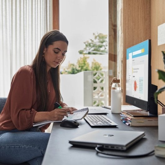 HP ProOne 440 G9 i7-14700T 16 GB, 512 GB SSD, tudo em um, câmara FHD de 5 MP, PC de secretária