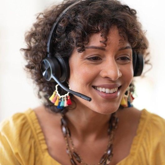 Auricolari Poly Voyager 4320 wireless Bluetooth 5.1 con microfono Boom e base di ricarica neri