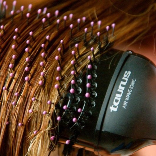 Cepillo de aire caliente Taurus Air Wave Ionic 1200W tecnología iónica y cerámica negro