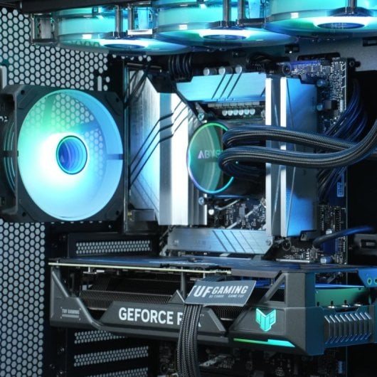 Epical-q Lincer Amd Ryzen 7 7800x3d, 32gb, 2tb Nvme, Rtx 5060 8gb + Windows 11 Pro