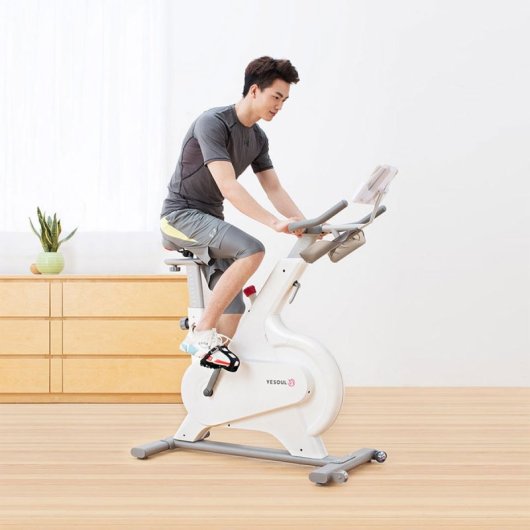 Yesoul M1 Weißes Spinning-Bike 33 kg 19,5-Zoll-Bildschirmunterstützung Magnetischer Widerstand App
