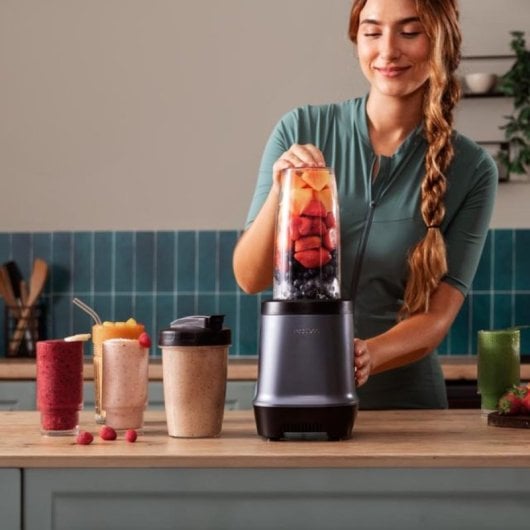 Nutriblender Fusion 1000W Mixer mit 2 tragbaren Bechern und 6 titanschwarzen Klingen
