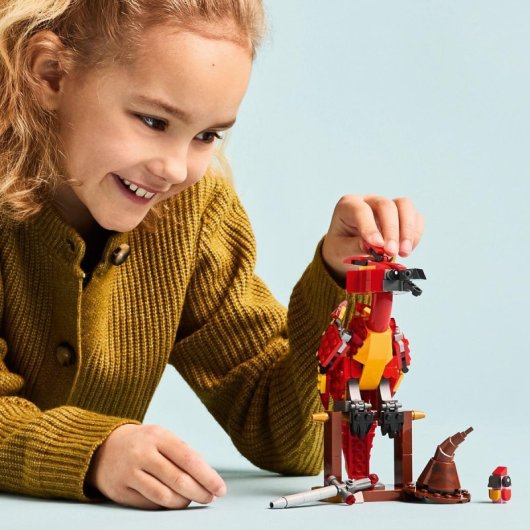 Conjunto de construção LEGO Harry Potter Fawkes Dumbledore's Phoenix com 299 peças articuladas