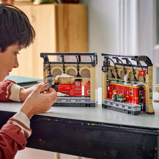 Set de construcción Lego Harry Potter 76450 Rincón entre Libros Expreso de Hogwarts 832 piezas
