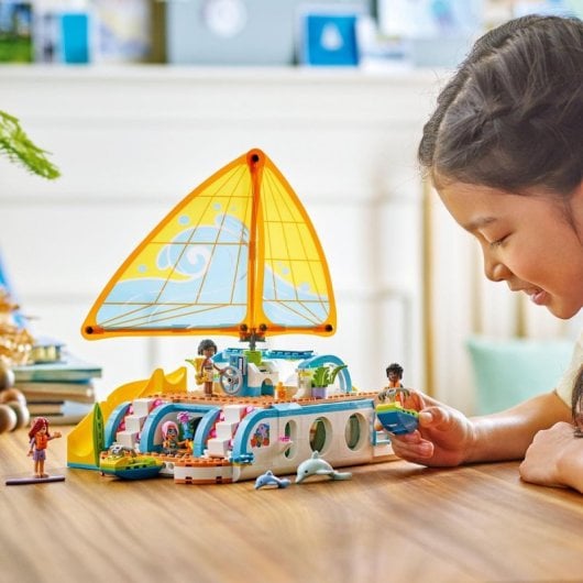 LEGO Friends 42664 Conjunto de construção Voyage Boat Adventure com 685 peças para maiores de 8 anos