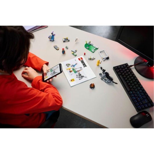 Conjunto de acampamento de bananas e velas de ignição LEGO Fortnite, 250 peças, figuras de lhama e lobo