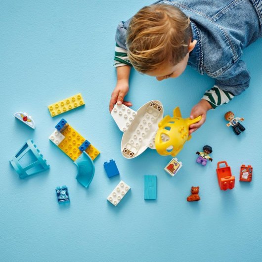 Lego DUPLO 10443 Erstes Mal am Flughafen Bauset, 23 Teile und Figuren