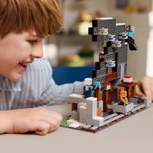 LEGO 21277 Pickaxe Mine Minecraft Set – 530 Teile, Minifiguren und Blaster