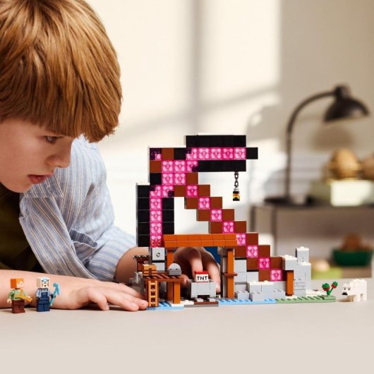 LEGO 21277 Pickaxe Mine Minecraft Set – 530 Teile, Minifiguren und Blaster