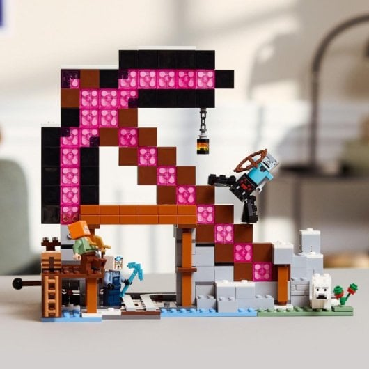LEGO 21277 Pickaxe Mine Minecraft Set – 530 Teile, Minifiguren und Blaster