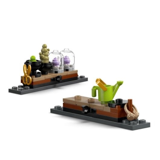 Conjunto LEGO Harry Potter 76445 Castelo de Hogwarts Sala de aula de Herbologia 390 peças 8+