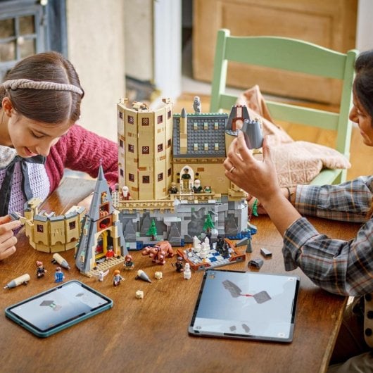 Conjunto LEGO Harry Potter 76454 Torre Central do Castelo de Hogwarts 2135 peças 12 minifiguras