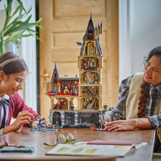 Conjunto LEGO Harry Potter 76454 Torre Central do Castelo de Hogwarts 2135 peças 12 minifiguras