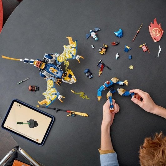 Conjunto de construção Lego Ninjago Rogue and Dragon Mech com 584 peças e mais de 8 minifiguras articuladas