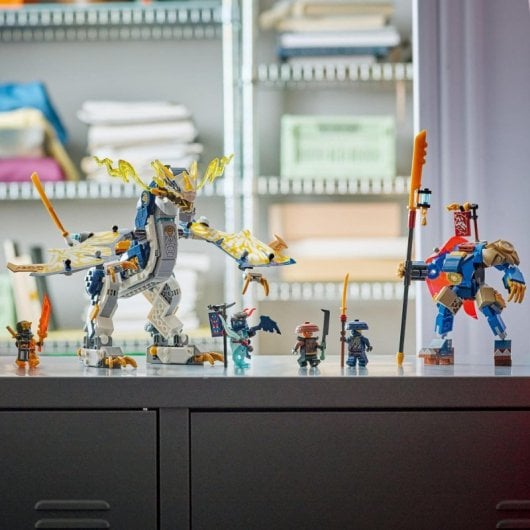 Conjunto de construção Lego Ninjago Rogue and Dragon Mech com 584 peças e mais de 8 minifiguras articuladas