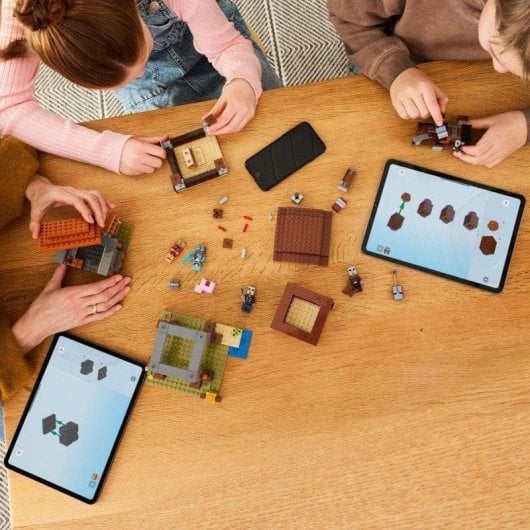 LEGO Minecraft 21278 Il Posto Avanzato dei Saccheggiatori e il Devastatore 665 pezzi