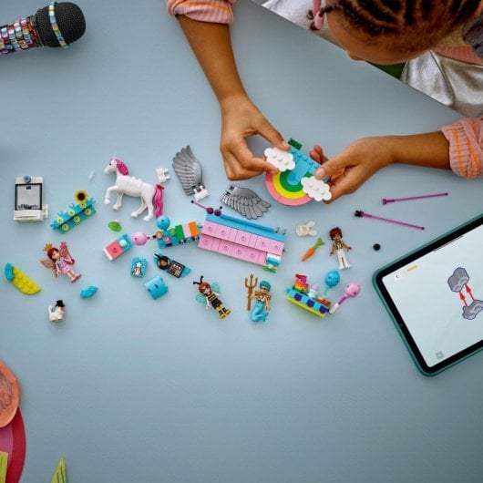 Lego Friends 42661 Ensemble de construction pour fête costumée avec licorne, fée et 261 pièces