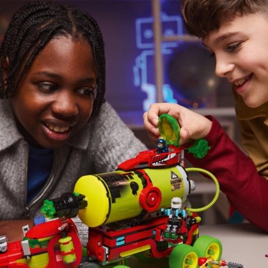 LEGO DREAMZzz Le camion pulvérisateur de peinture de Mateo, ensemble de 929 pièces et 5 figurines