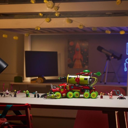 LEGO DREAMZzz Le camion pulvérisateur de peinture de Mateo, ensemble de 929 pièces et 5 figurines