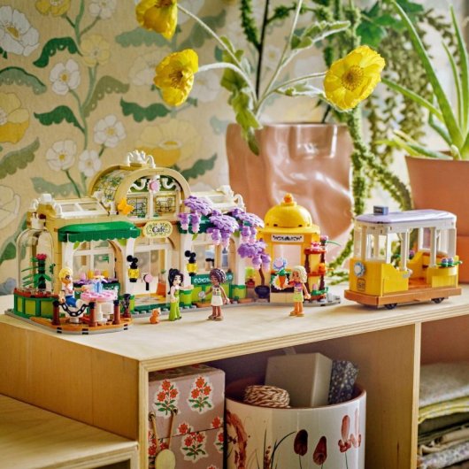 Conjunto de Construção LEGO Friends 42671 Café Botânico com 1.138 Peças, Florista e Eléctrico