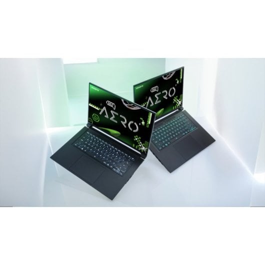 Ordinateur portable Gigabyte AERO X16 2WHA3ESC64AH 16 pouces AMD Ryzen AI 9 HX 370 32 Go SSD 1 To RTX 5070 Windows 11