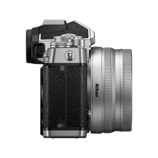 Nikon Z fc Kompakte Digitalkamera, 20,9 MP, 3-fach optischer Zoom, CMOS-Sensor, DX, 4K, Touchscreen, WLAN, Bluetooth, Retro