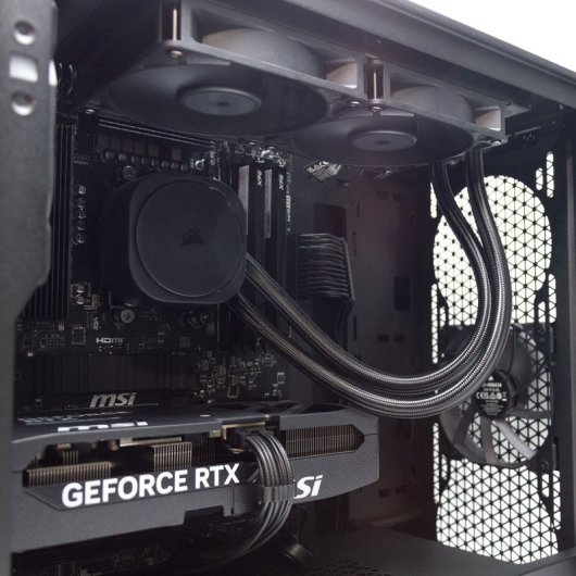 PcCom Studio AMD Ryzen 7 9700X / 32GB / 2TB SSD / RTX 5070 + Windows 11 Pro