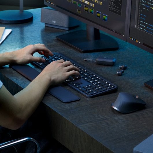 Teclado de tijera Logitech MX Keys S Layout Nórdico QWERTY Retroiluminado Inalámbrico Grafito