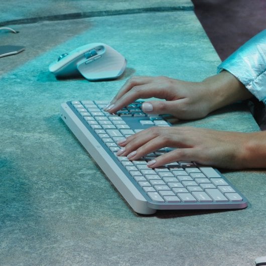 Teclado scissor Logitech MX Keys S Layout QWERTY Branco Iluminado