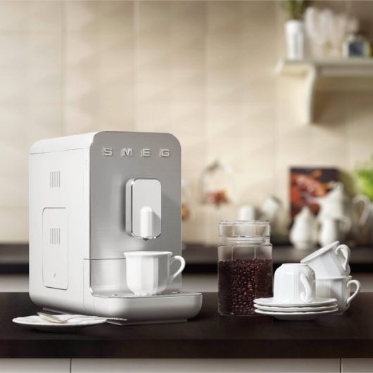 Cafetera superautomática SMEG BCC11WHMEU 1,4L 19 bar con molinillo integrado blanco/gris