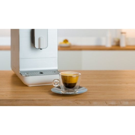 Cafetera superautomática SMEG BCC11WHMEU 1,4L 19 bar con molinillo integrado blanco/gris