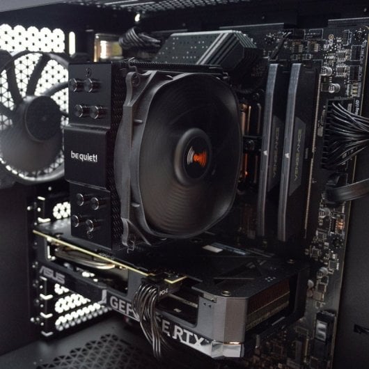 PcCom Studio Intel Core i5-14400F / 32GB / 2TB SSD / RTX 5060 Ti + Windows 11 Pro - Negro