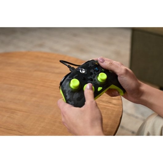 Turtle Beach Gamepad Rematch Core USB-C PC/Xbox One/Xbox Series X/S Ghost Preto Camuflagem/Amarelo