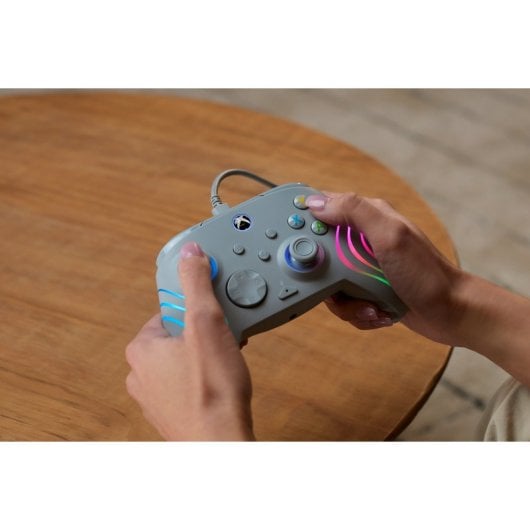 Gamepad Alámbrico Gris Retroiluminación LED RGB USB-C 3m Compatible PC y Xbox