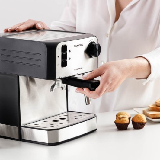 Cafetera Espresso Taurus Intenso Moka 1,6L 20 bares Supreme Cream Inox Calienta Tazas