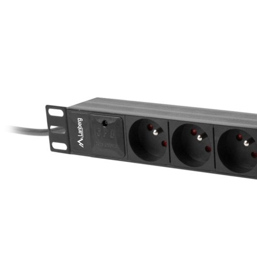 Lanberg PDU-03E-0200-BK 1U Régua 3 Saídas Tipo-E com Proteção Contra Sobretensão 2m