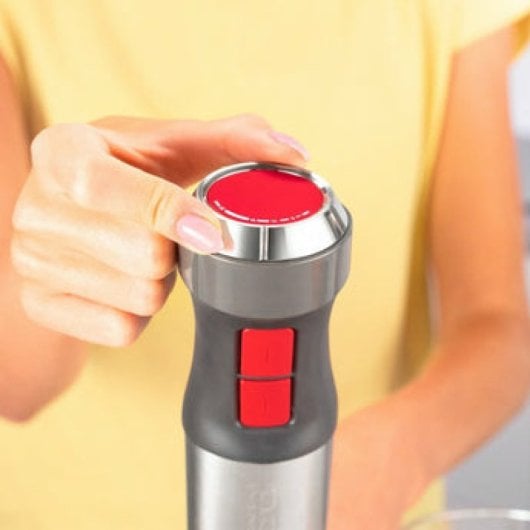 Liquidificador de imersão Ufesa BP4654 1200W com 20 velocidades, 4 lâminas e acessórios pretos e vermelhos