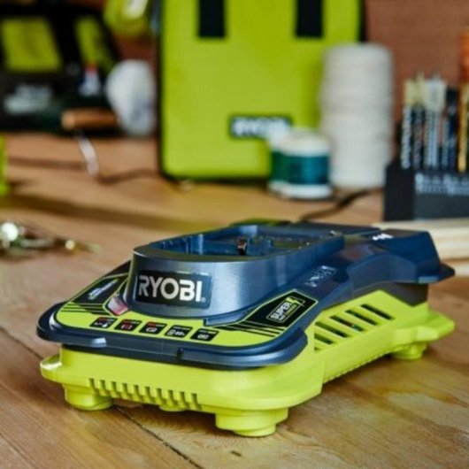 Cargador Ryobi ONE+ RC18150 18V 5.0A Carga Rápida Litio-ion Sin Batería