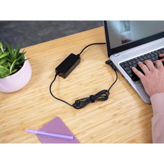 Cargador universal portátil Trust Primo 21904 45W 6 conectores protección inteligente cable 3m