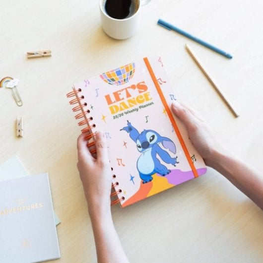 Agenda escolar A5 Tapa dura 12 meses Wire-o 178 páginas multilingüe accesorios