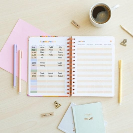 Agenda escolar A5 Tapa dura 12 meses Wire-o 178 páginas multilingüe accesorios