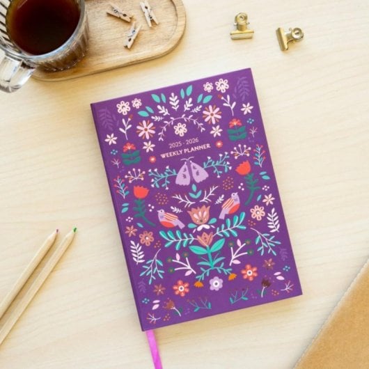 Agenda scolaire A5 avec couverture rigide et 240 pages personnalisées