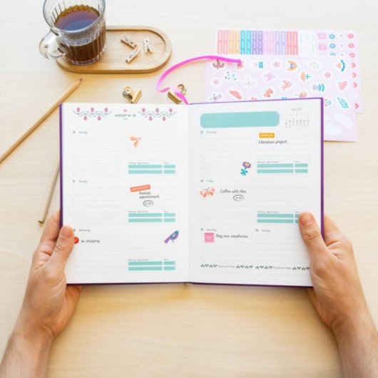 Agenda scolaire A5 avec couverture rigide et 240 pages personnalisées