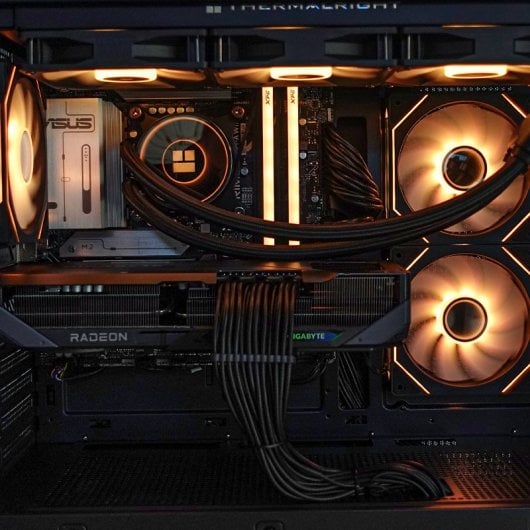 PCM Aeon Rx-10 AMD Ryzen 9 9900X/32GB/2TB SSD/RX 9070 XT 16GB + Windows 11 Pro