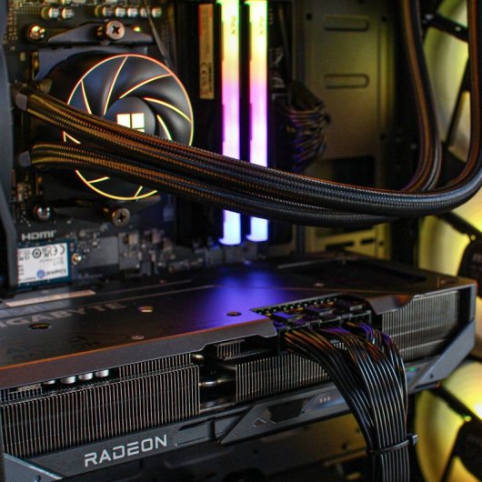 PCM Aeon Rx-1 Intel Core I5-14400F/32GB/1TB SSD/RX 9060 XT 16gb + Windows 11 Pro