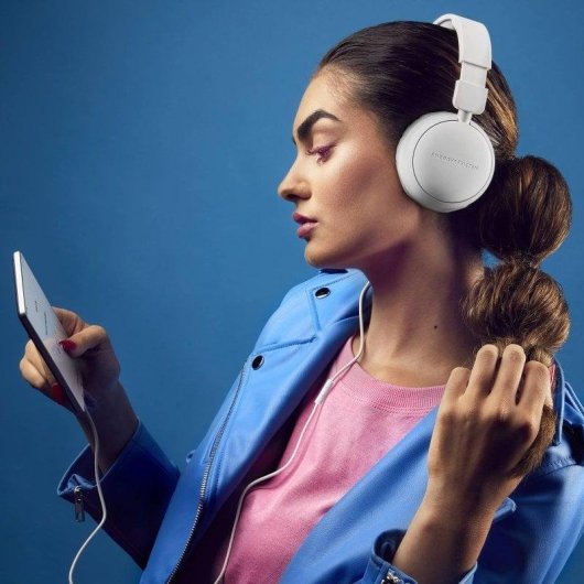Auriculares Energy Sistem con cable, micrófono, diseño circumaural y cable extraíble negro