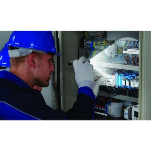 Linterna De Inspección Energizer De 100 Lúmenes Con 2 Pilas Aaa